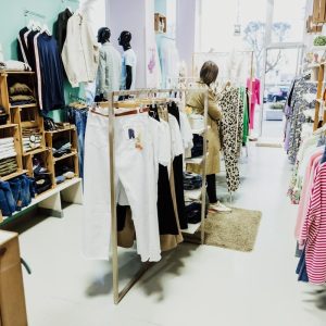 Fotos de la tienda de Oreiro Moda en Camariñas